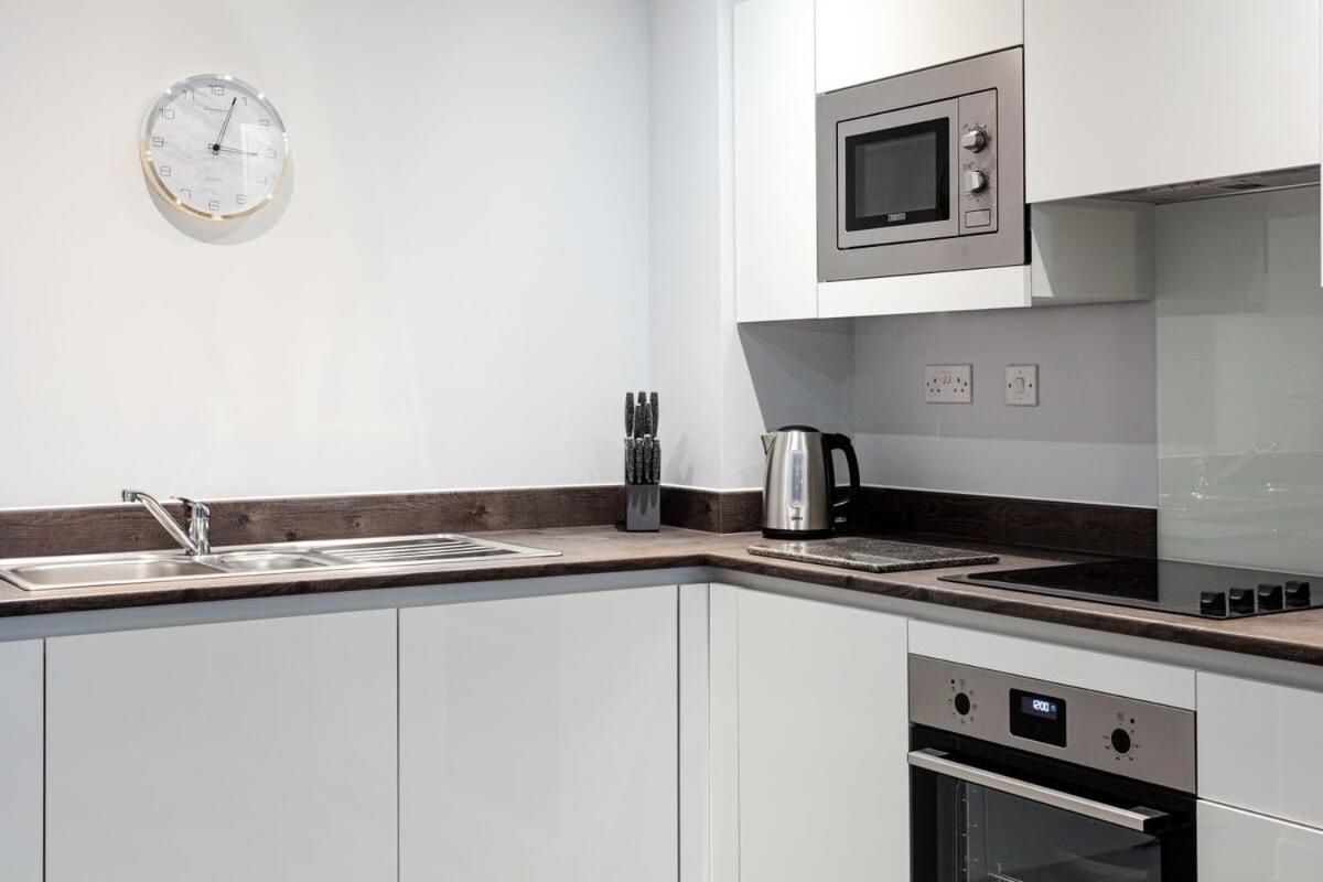 Stylish And Bright 1 Bedroom Flat In