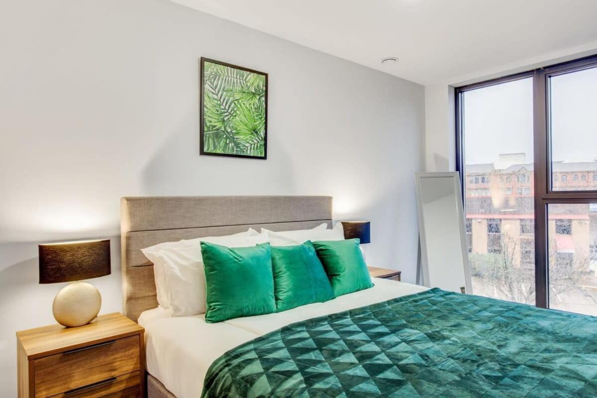 Stylish And Bright 1 Bedroom Flat In Apartment *